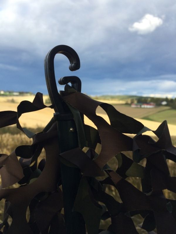 HOLDER TIL KAMUFLASJENETT